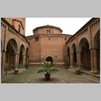 Bologna, San Stefano, photo Wierszoklet, Wikipedia.jpg
